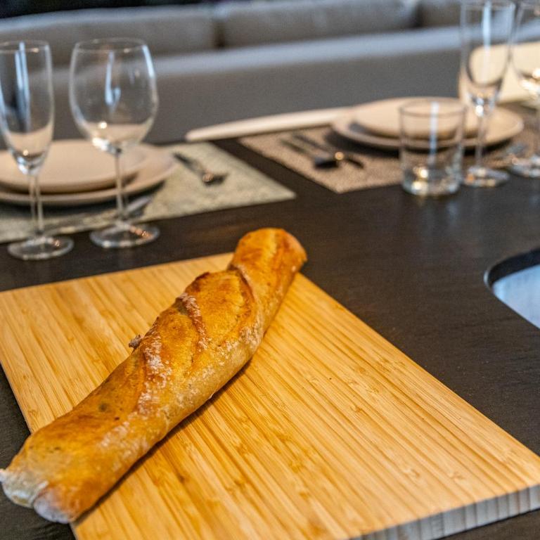 Appart Cosy 6 Personnes - Centre Ville Historique Dijon - Parking Gratuit - Two-Bedroom Apartment - 24