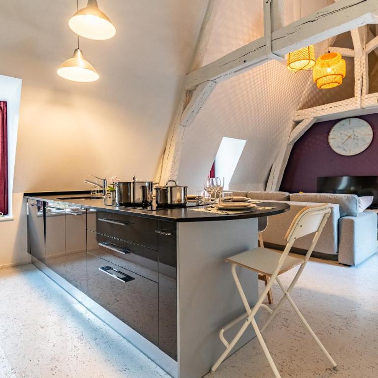 Appart Cosy 6 Personnes - Centre Ville Historique Dijon - Parking Gratuit - Two-Bedroom Apartment - 42