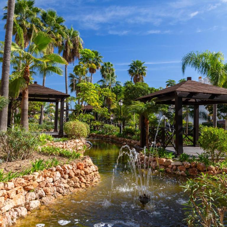 Modern Sea & Golf View 2-Bedroom Apartment with Pool and Terrace in Mijas - Apartamento de 2 dormitorios - 43