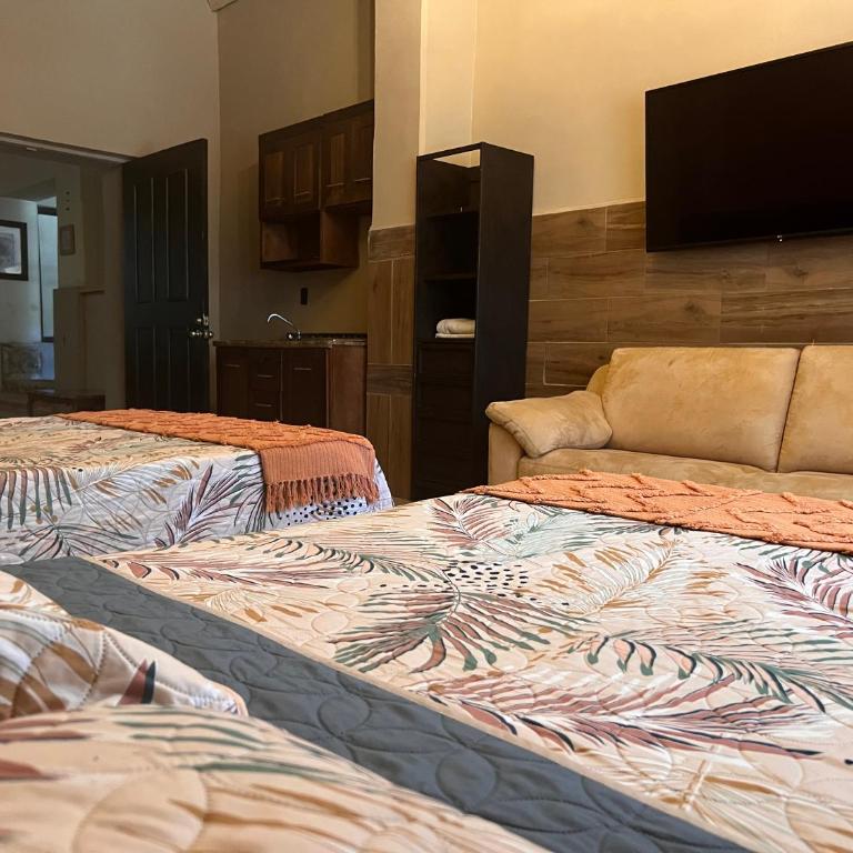 The Black Tree Hotel Boutique - Superior Twin Room - 2