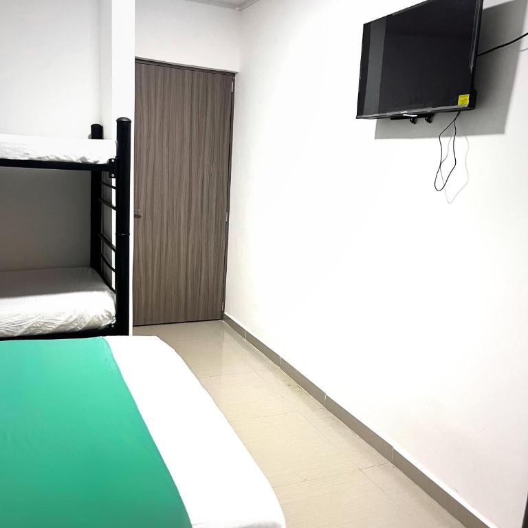 Shekinah House - Standard Quadruple Room - 5