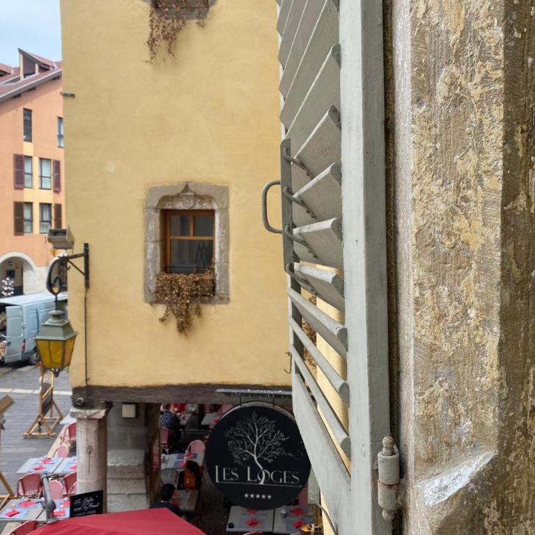 Loveroom Adults Only jacuzzi vieille ville Annecy - Monolocale con Vasca Idromassaggio - 18