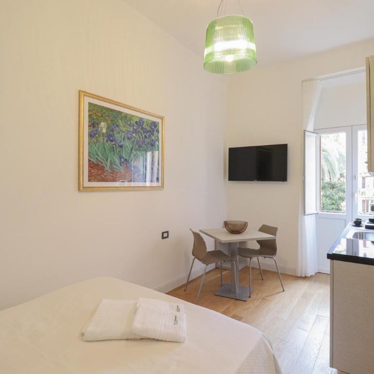 Re Di Rhome Guest House - Camera Familiare con Balcone - 3