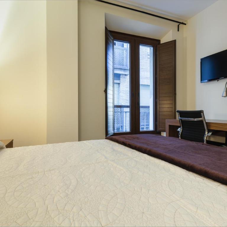 Hostal Arriola - Double Room with Private Bathroom - 8