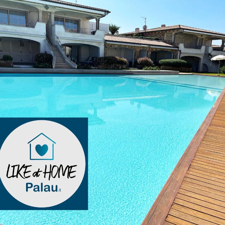 LIKE at HOME n 11 Poolside Paradise Patio - Two-Bedroom House - 2