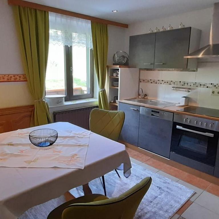 Ferienwohnung am Krausberghof mit Balkon und Parkplatz, 6 Fahrminuten zur Alpentherme Gastein und zur Schlossalmbahn - Apartment mit 2 Schlafzimmern - 5