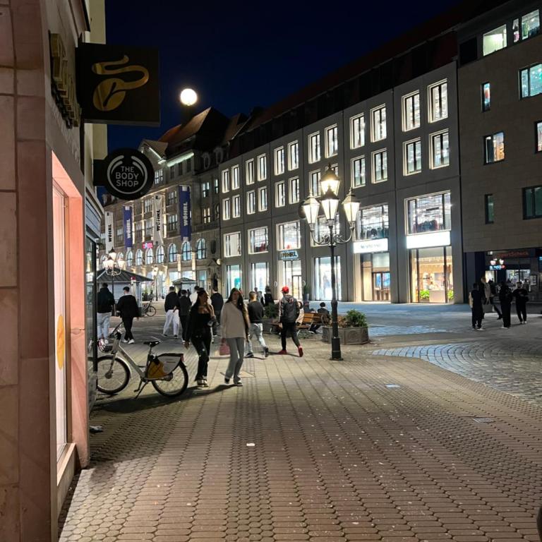 Sahara Hosting Apartments Nürnberg City Room 1 - Twin Room with Shared Bathroom - 24