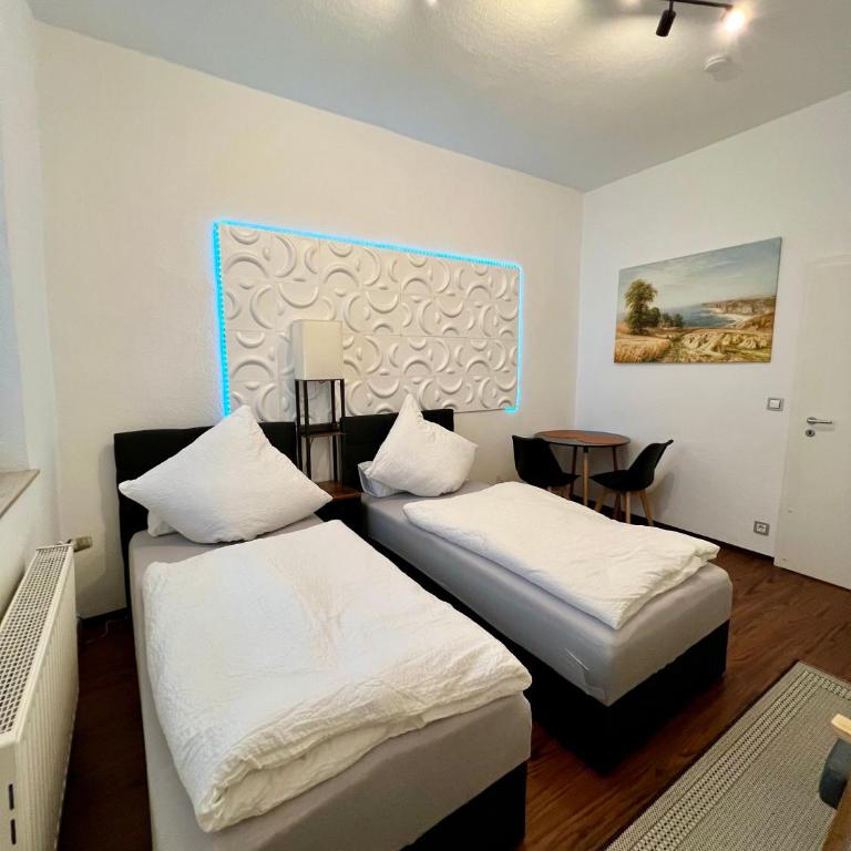 Sahara Hosting Apartments Nürnberg City Room 1 - Twin Room with Shared Bathroom - 4