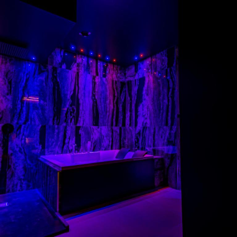 SUPREME Suite&Spa - Camera King con Vasca Idromassaggio - 5