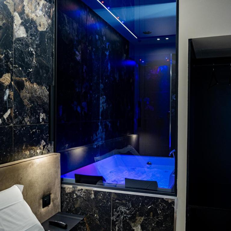 SUPREME Suite&Spa - Camera King con Vasca Idromassaggio - 3