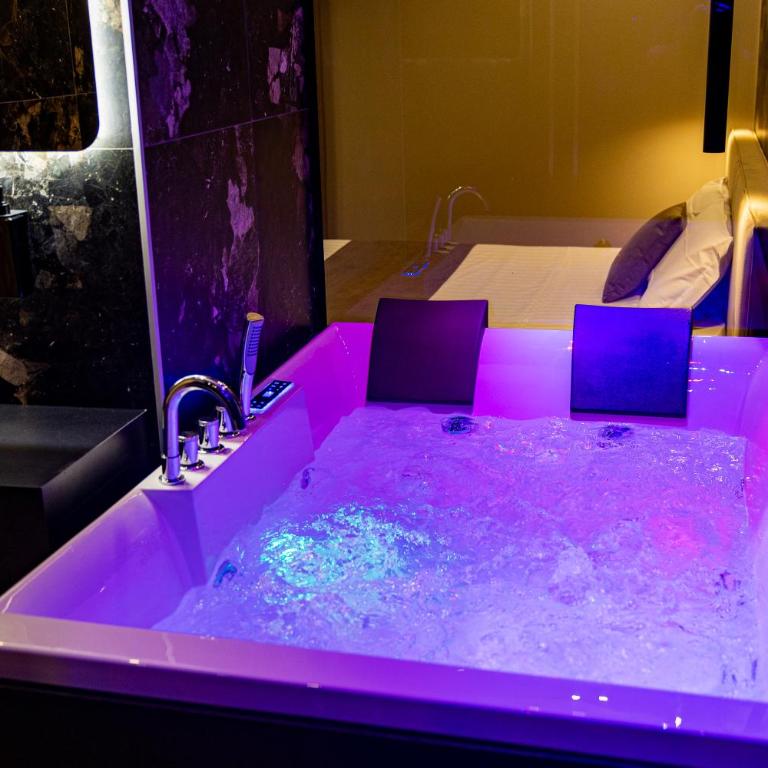 SUPREME Suite&Spa - Camera King con Vasca Idromassaggio - 8