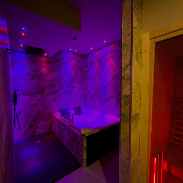 SUPREME Suite&Spa - Camera King con Vasca Idromassaggio - 7