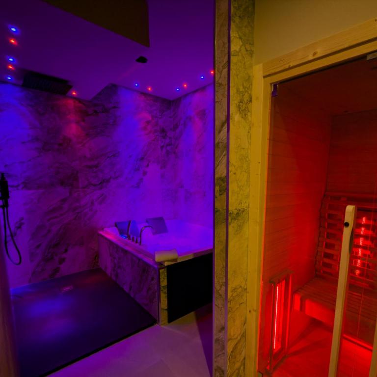 SUPREME Suite&Spa - Camera King con Vasca Idromassaggio - 3