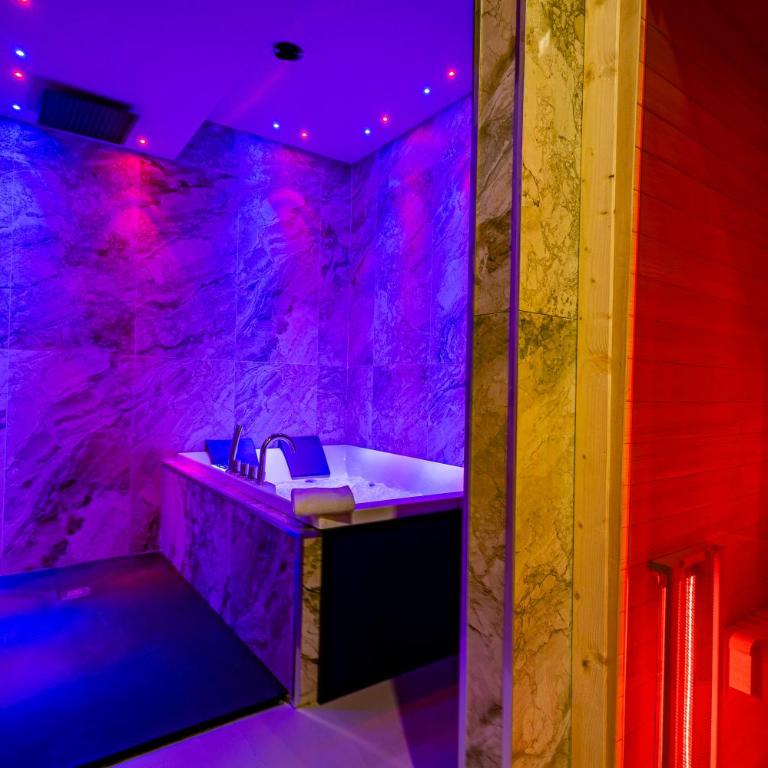 SUPREME Suite&Spa - Camera King con Vasca Idromassaggio - 21