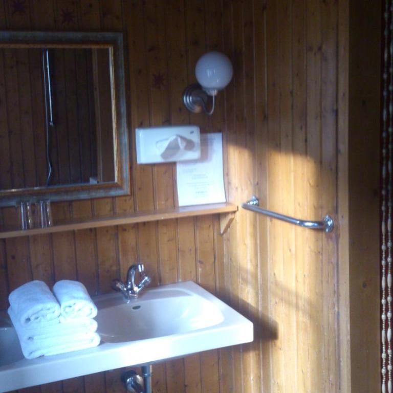 Hotel Schlosswirt - Geräumiges Doppelzimmer mit Balkon - 3. Etage - 1