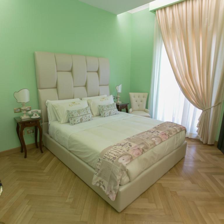 Royal Suite Trinità Dei Monti - Camera Matrimoniale Deluxe con Balcone - 3