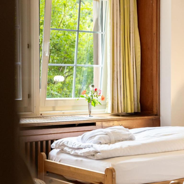 Hotel Chesa Spuondas - Budget Zweibettzimmer mit Gemeinschaftsbad - 5