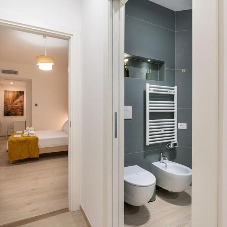 Metro A 1 min - Casa Elegante - 3 bagni En Suite - Appartamento con 3 Camere da Letto - 28