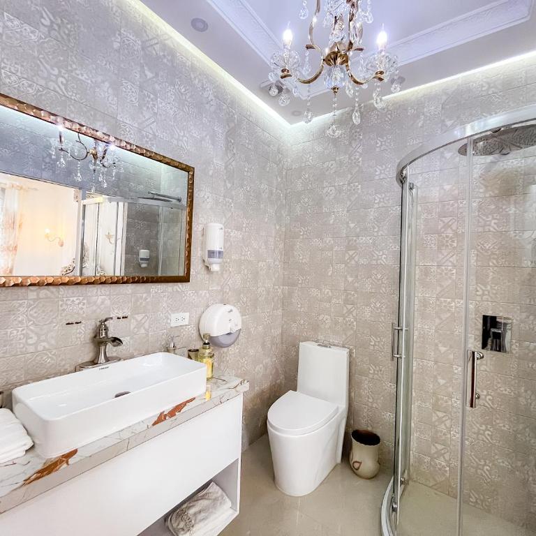 Hotel & Rooftop King Experience by David - Suite with Balcony - 4