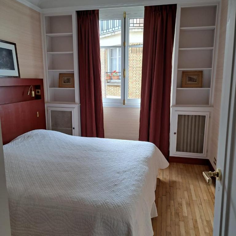 Bright & elegant appartment with view over Invalides, near St Germain des Prés - Appartement avec Vue et Balcon - 12