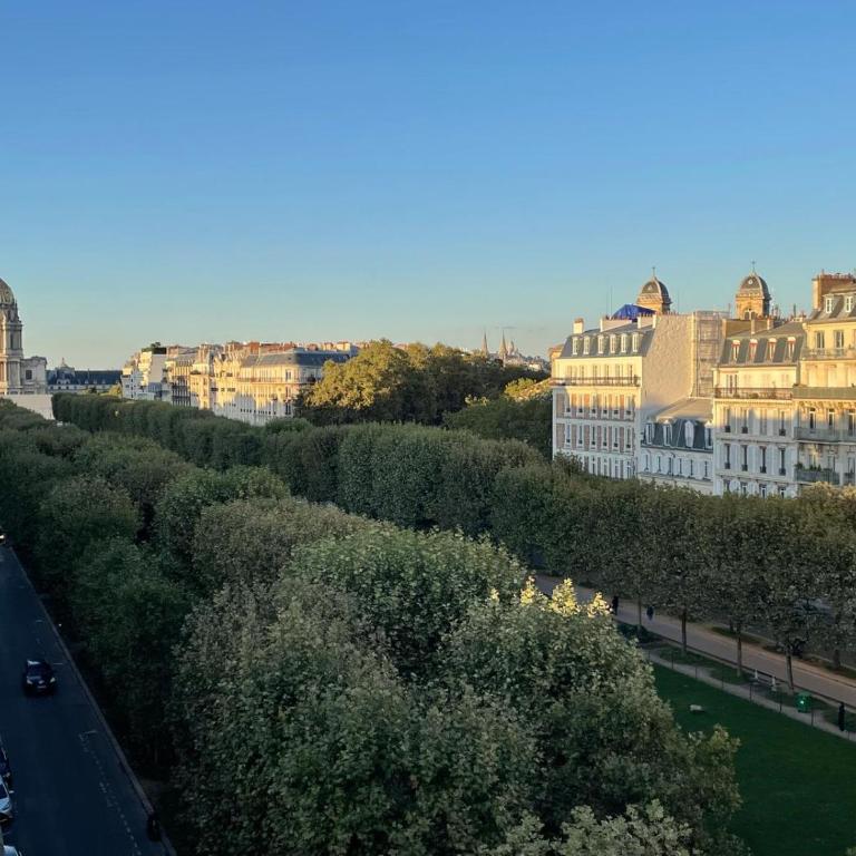 Bright & elegant appartment with view over Invalides, near St Germain des Prés - Appartement avec Vue et Balcon - 22