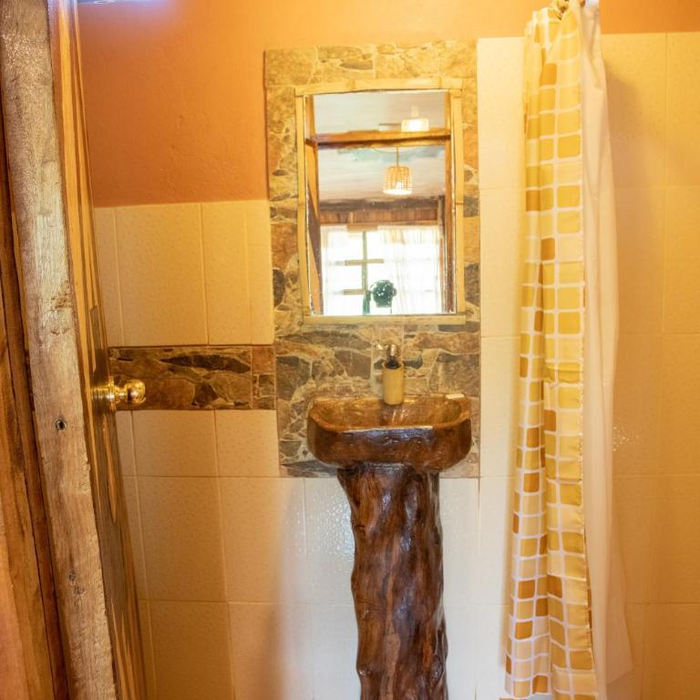 Via Monte Ecolodge Lucmabamba - Triple Room with Private Bathroom - 4