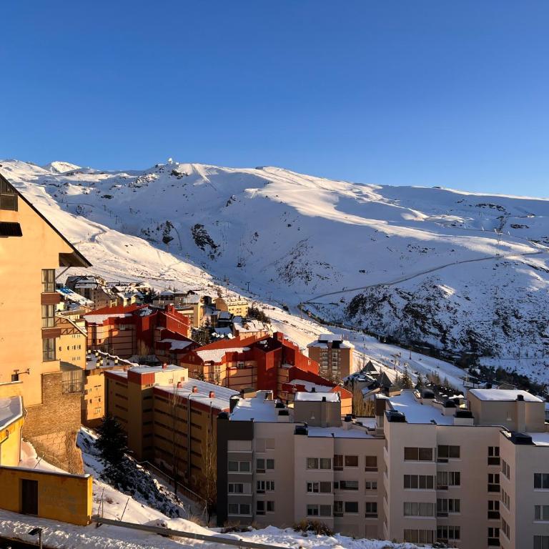 SIERRA NEVADA apartamento, ideal para grupos, aparcamiento en la puerta y con impresionantes vistas - Apartamento de 3 dormitorios - 1