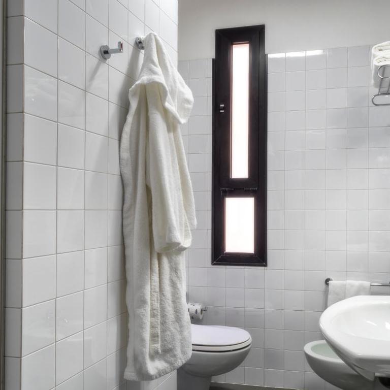 Hotel Boemia - Economy Triple Room - 5