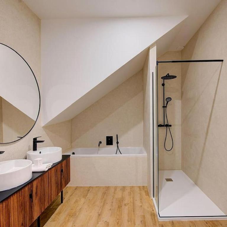 Josette - Château d'Amboise - Two-Bedroom Apartment with Terrace - 5