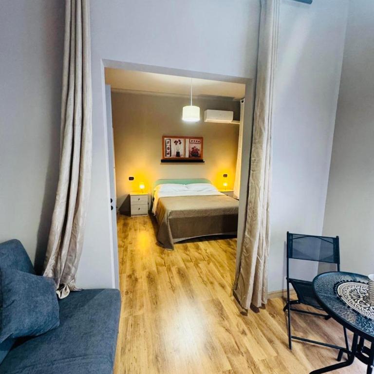 Catania Holiday Home - Deluxe King Room - 3