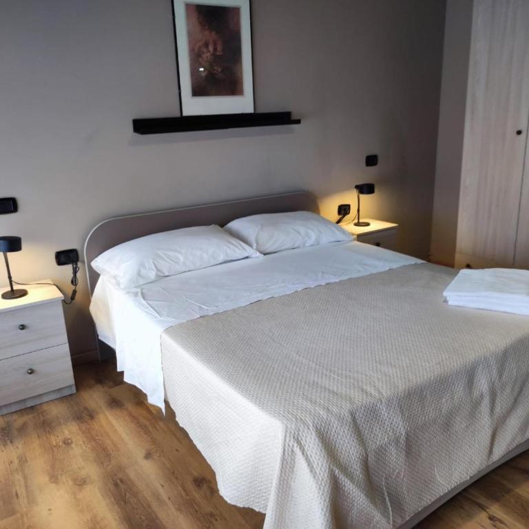 Catania Holiday Home - King Room with Balcony - 2