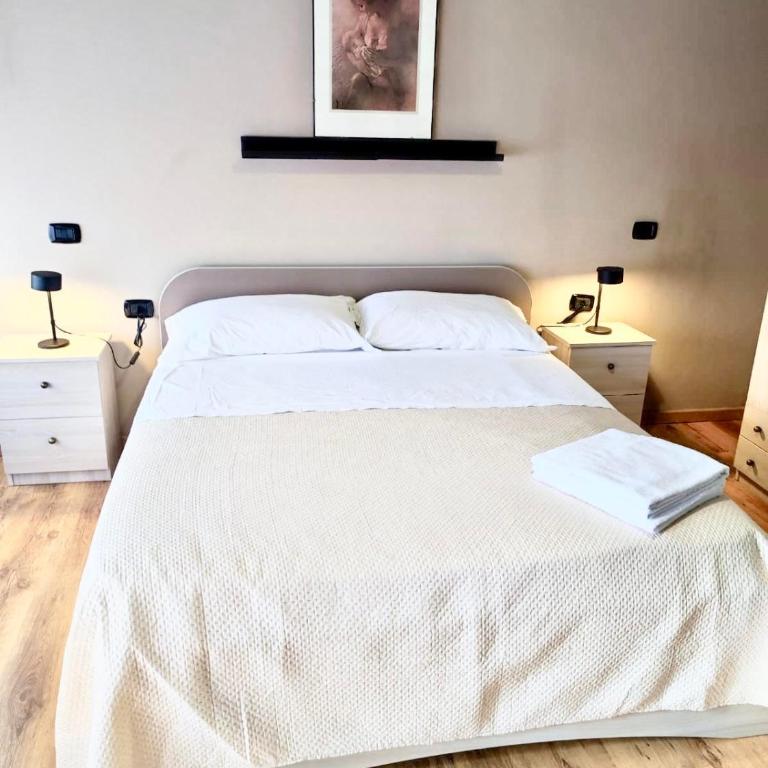 Catania Holiday Home - King Room with Balcony - 3