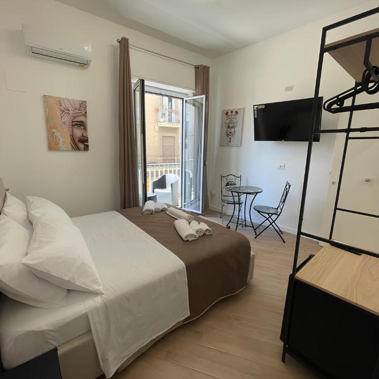 Bieddu Suites - Palermo City Center - Double Room with Balcony - 3