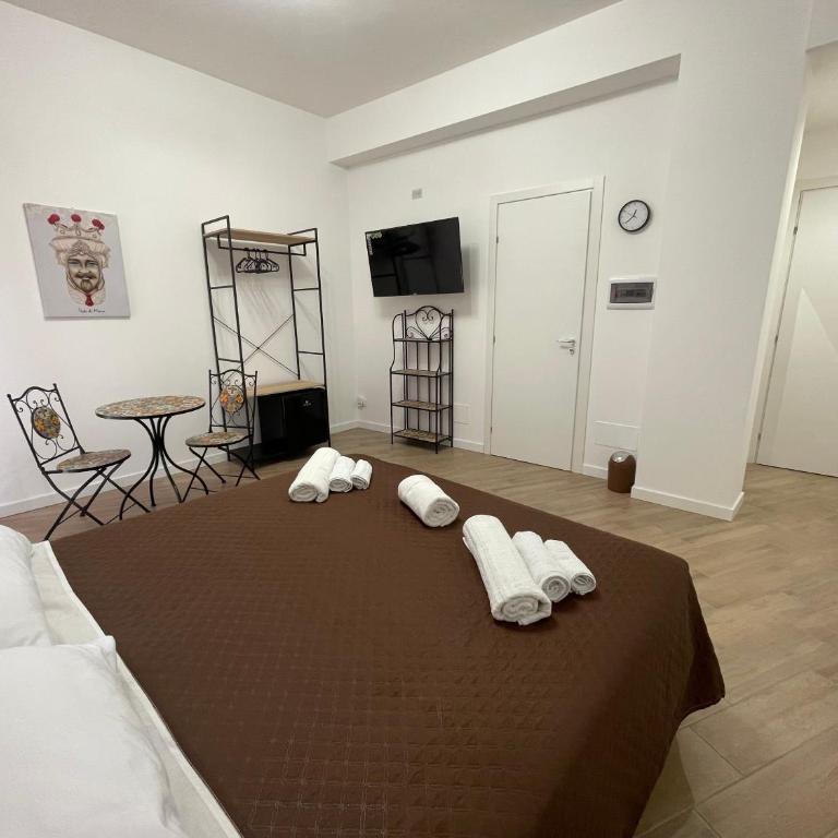 Bieddu Suites - Palermo City Center - Double Room with Balcony - 7