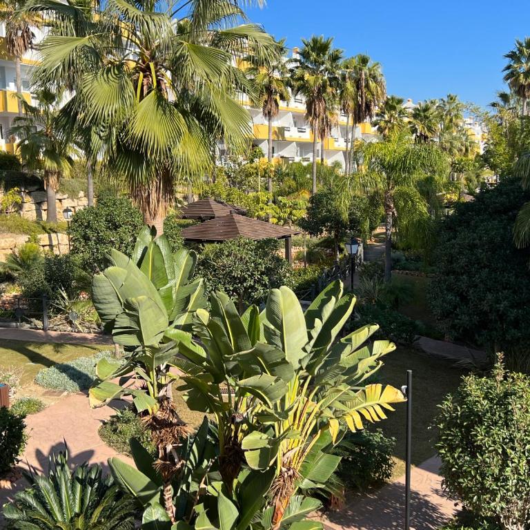 Modern Sea & Golf View 2-Bedroom Apartment with Pool and Terrace in Mijas - Apartamento de 2 dormitorios - 26