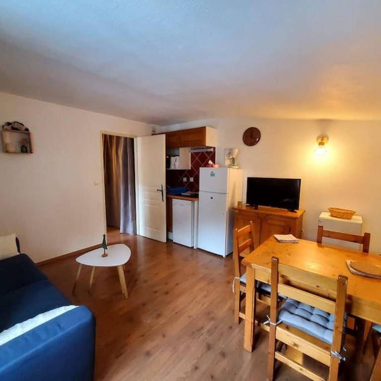 Appartement spacieux, bien situé - One-Bedroom Apartment - 5