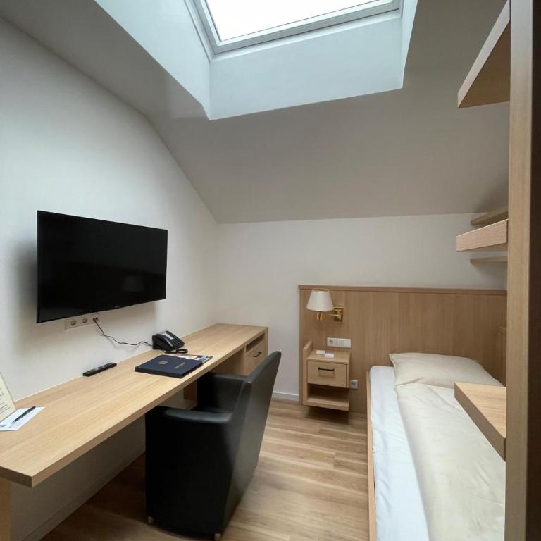 Hotel Friesacher - Budget Einzelzimmer - Mansarde - 4
