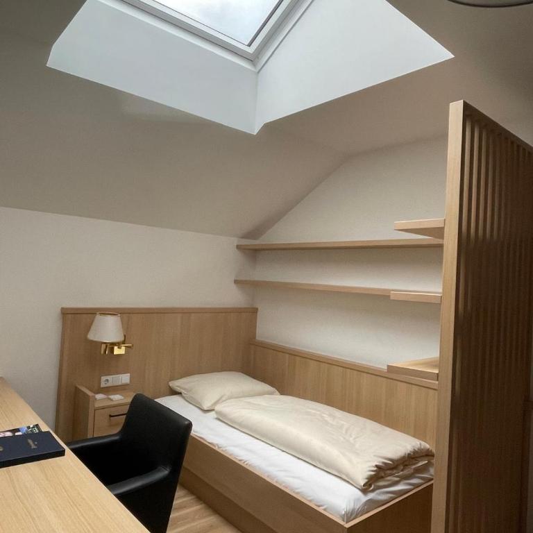 Hotel Friesacher - Budget Einzelzimmer - Mansarde - 1
