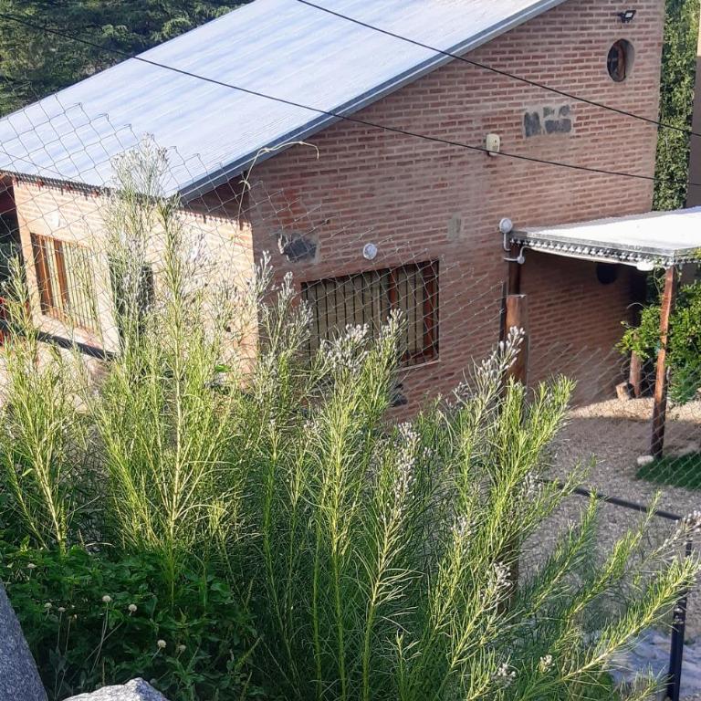 Piedramadre hermosa cabaña a metros del río hasta 4 huéspedes - Casa con 1 dormitorio - 2