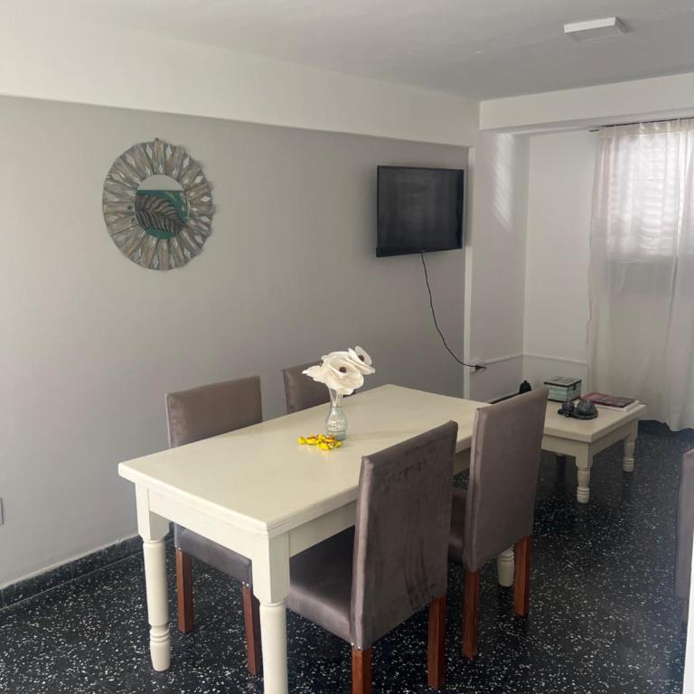 Departamento Centrico Pellegrini y Caseros - Apartamento de 2 dormitorios - 1