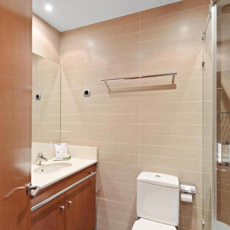 Fisa Rentals Ramblas Apartments - One-Bedroom Apartment - 6