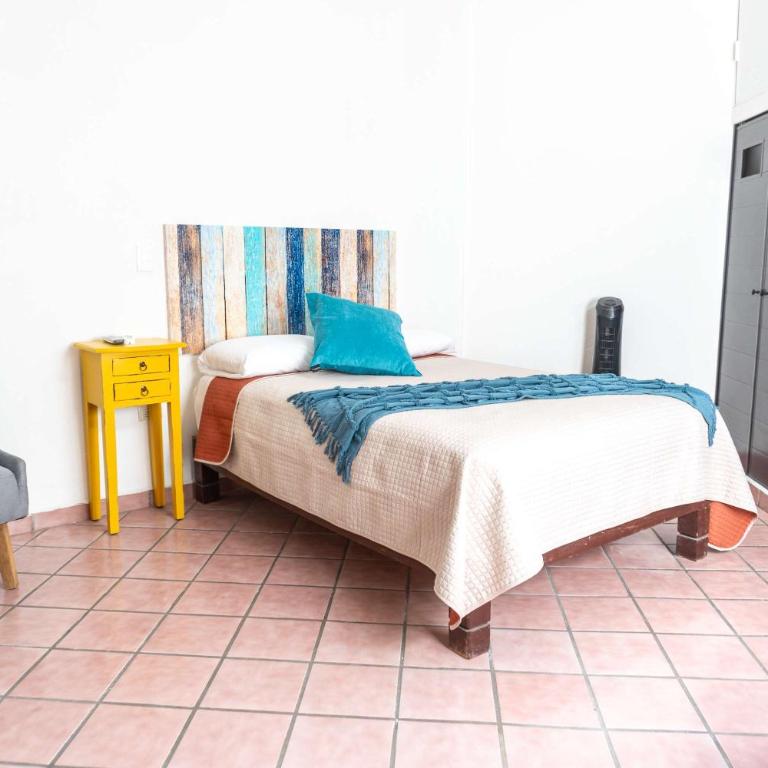Comfortable Apartment with Balcony & Workspace - Apartment - 4