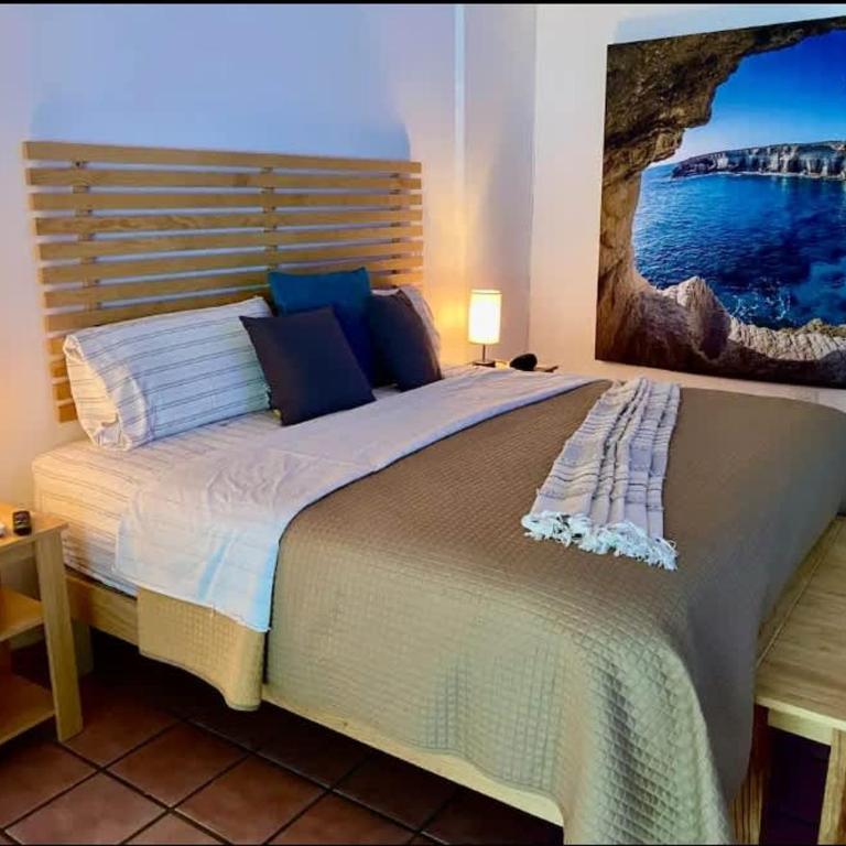 Comfortable Apartment with Balcony & Workspace - Apartment - 17