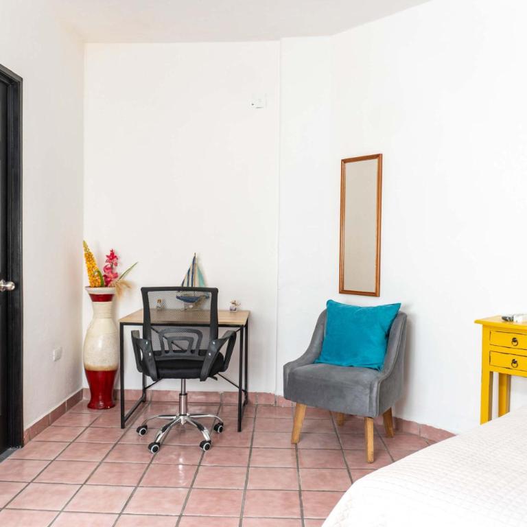 Comfortable Apartment with Balcony & Workspace - Apartment - 32