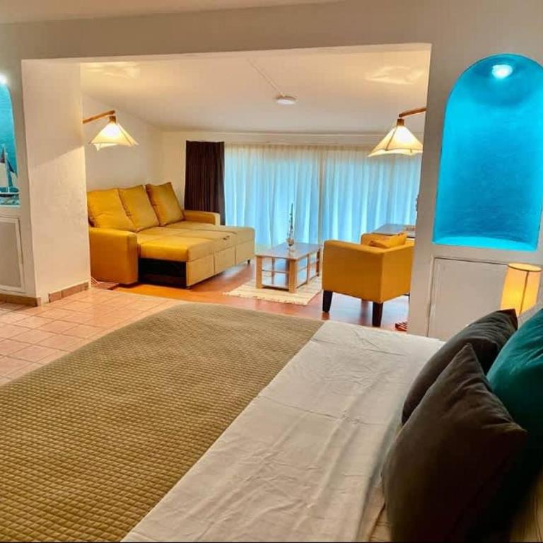 Master Bedroom with Private Bathroom and Work Area - Apartment - 8