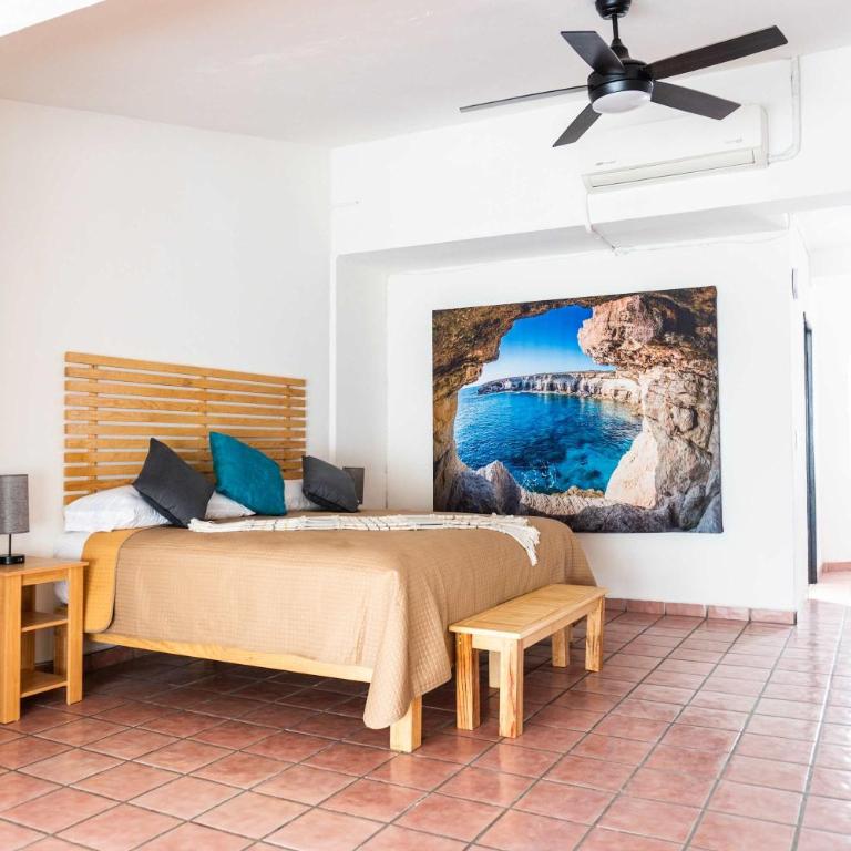 Master Bedroom with Private Bathroom and Work Area - Apartment - 9