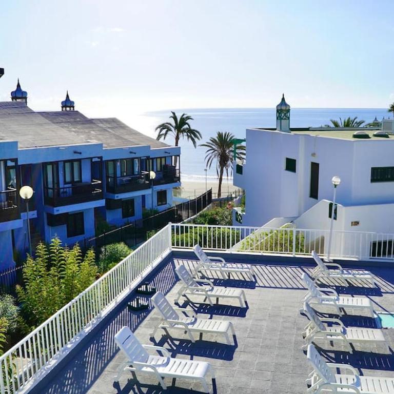 Sunshine, Pool & Beach - One-Bedroom Apartment - 1