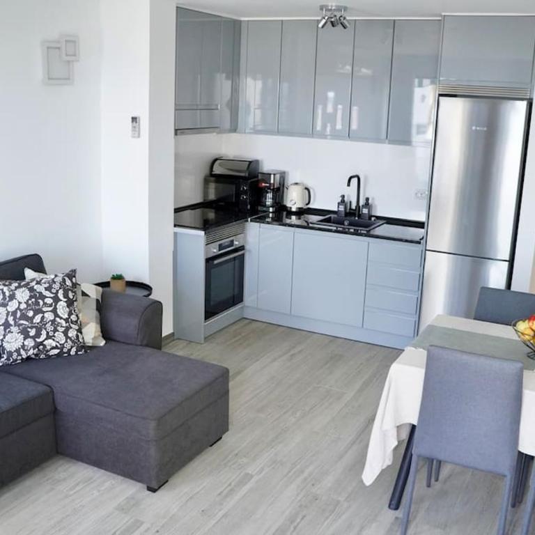Sunshine, Pool & Beach - One-Bedroom Apartment - 4