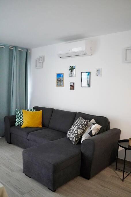 Sunshine, Pool & Beach - One-Bedroom Apartment - 8