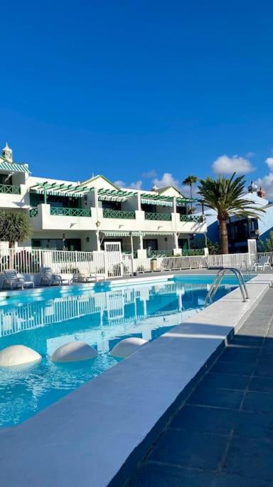Sunshine, Pool & Beach - One-Bedroom Apartment - 20